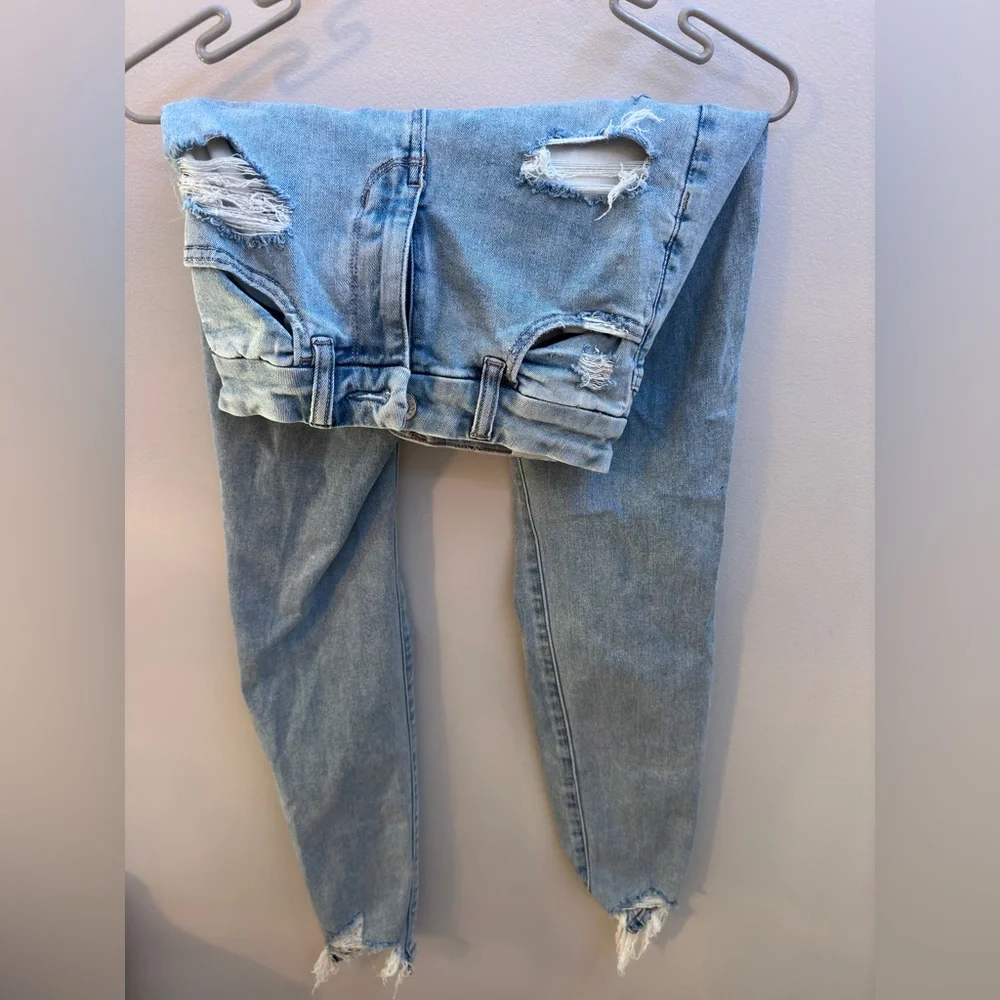 American Eagle ripped curvy high rise jegging jeans - Picture 2 of 4